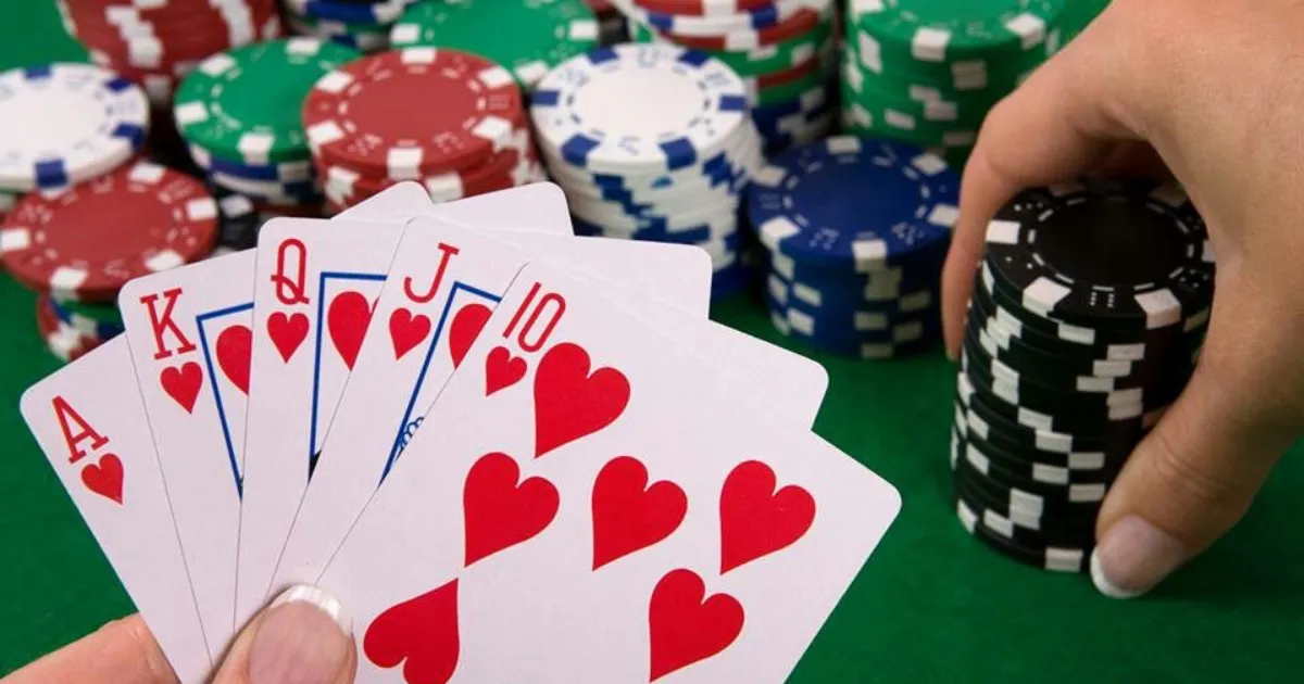 Cách đưa ra quyết định tố hay úp tối ưu