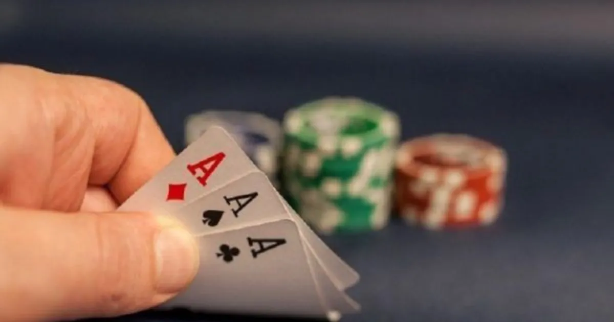 Phân tích theo vị trí ngồi trong bàn Liêng